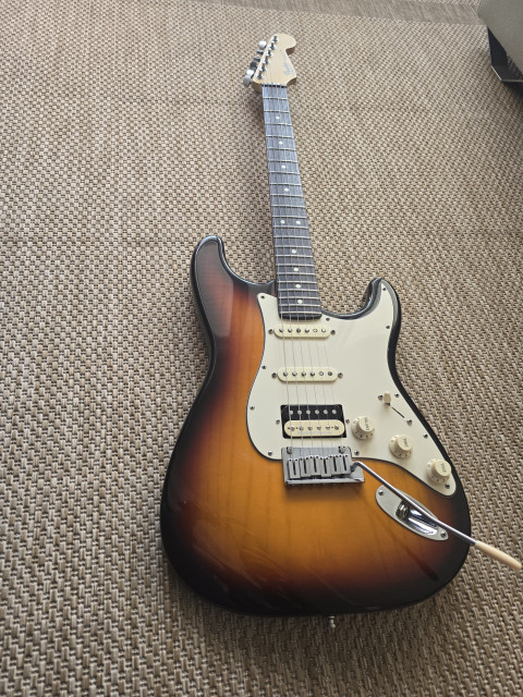 Fender Stratocaster Plus Deluxe USA (1993) – Mejorada