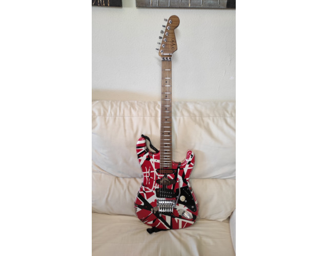 EVH Striped Series Frankenstein Frankie con mástil flameado y mejorada!
