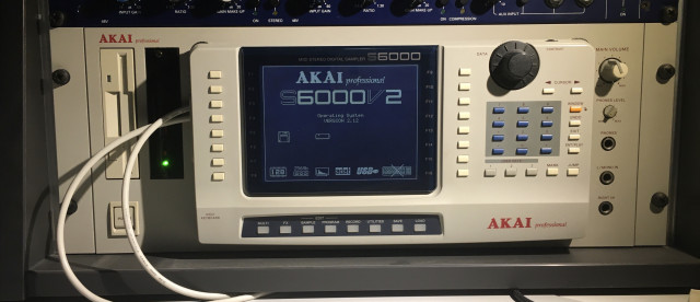 AKAI S6000