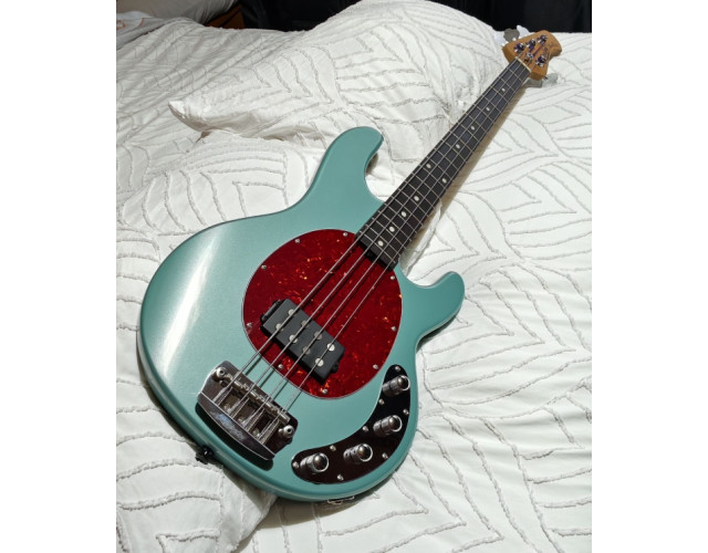 Musicman Sterling StingRay Ray34 Dorado Green (Sherwood Green) con extras