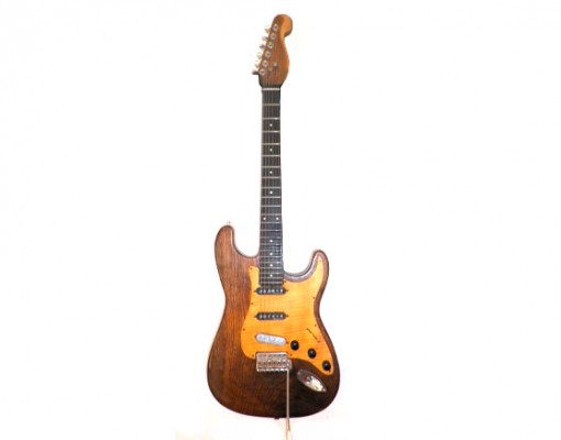 Vendo o cambio Guitarra de Luthier (tipo Strato)