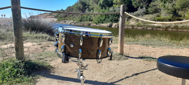 Caixa/tabal de llautó de 1'5 mm de gruix.