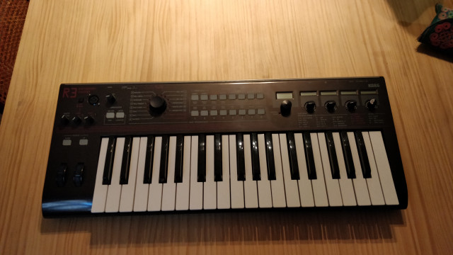 Korg R3 perfecto estado