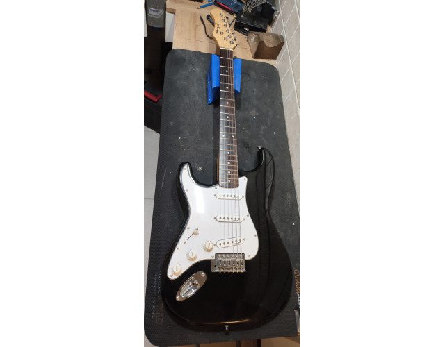 O cambio, ZURDA Stagg tipo stratocaster