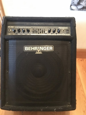 Amplificador de bajo Behringer ultrabass bxl1800
