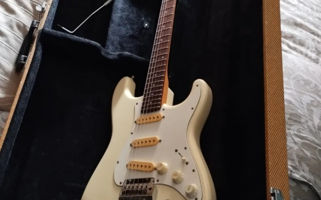 Vendo Fender strato MIJ 87