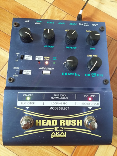 Akai Head Rush E2 - delay digital / simulador eco cinta / looper