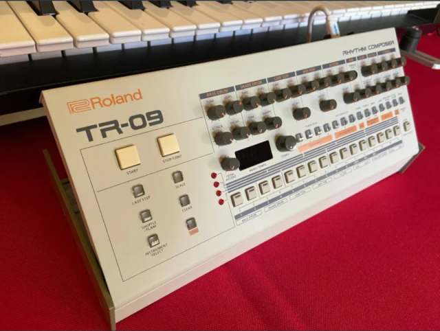 Roland tr09