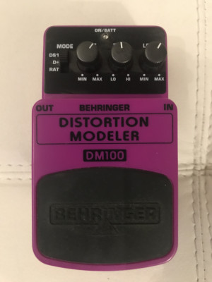 Pedal guitarra behringer distortion modeler DM100