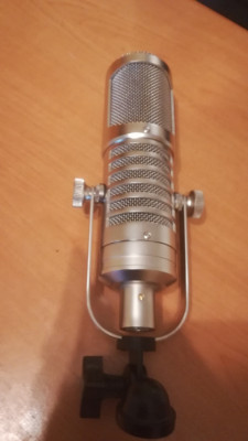 micrófono dinámico  broadcast advanced audio dm20