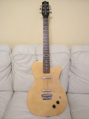 Guitarra Danelectro 56 Pro con estuche (valoro cambios tambien)