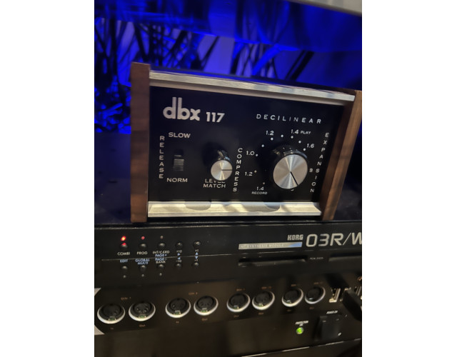 dbx 117 Compressor / Expander 1970s - Black