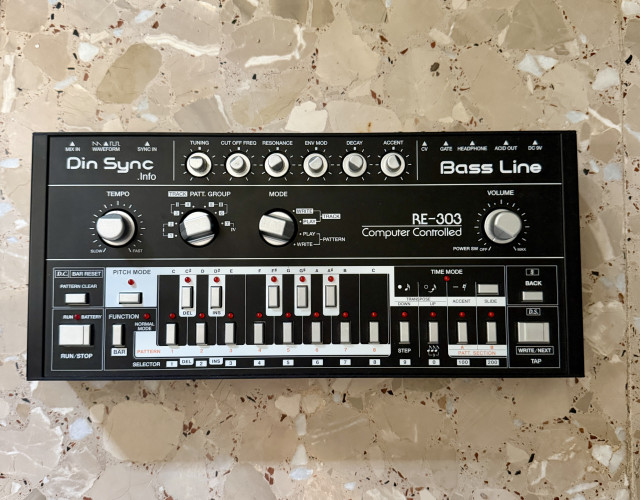 N*o様 【美品 ジャンク】RE-303 シンセサイザー Din Sync Ro Din Sync RE-303 de segunda mano por 1100 € en Madrid