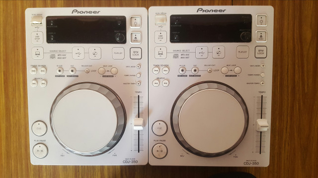 PIONEER CDJ-350 (White Pearl edition)