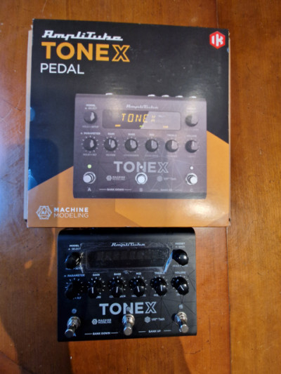 IK multimedia Tonex pedal (RESERVADO)