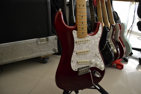 Fender Stratocaster USA Ed. Limitada Candy Apple Red