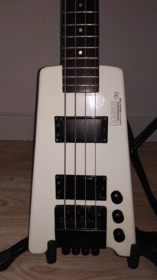 Hohner B2 Bajo electrico headless 80s