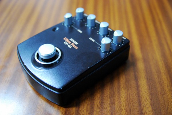 Pedal descatalogado Zoom Ultra Fuzz UF-01