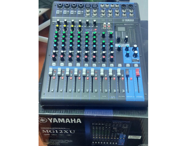Yamaha MG12XU + Behringer B2031A + Behringer NEKKST K10S + Soportes