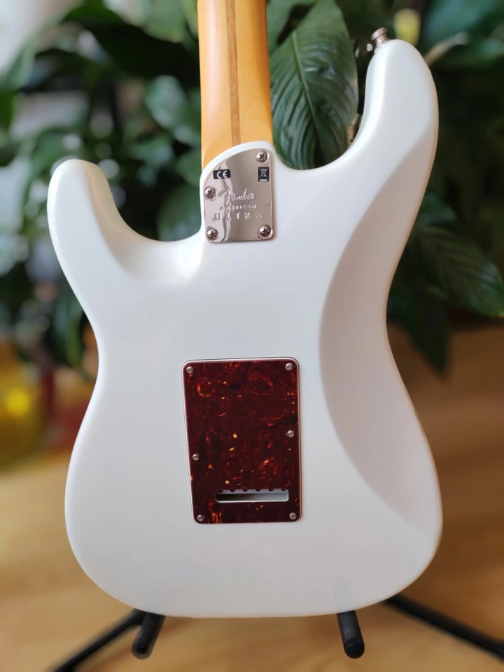 Guitarra Fender Ultra Stratocaster de segunda mano · Foto 5 de 10 · Madrid · 1950 €