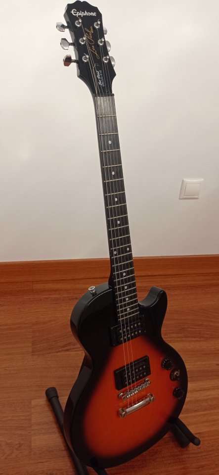 Guitarra eléctrica Epiphone Les Paul de segunda mano · Foto 2 de 8 · Cuenca · 130 €