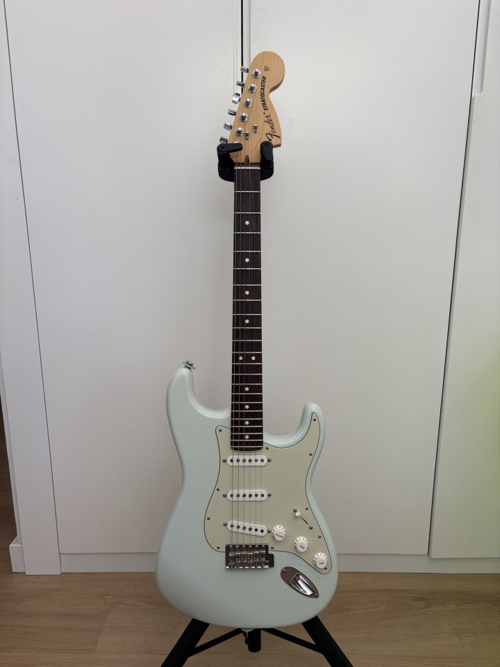 Fender Stratocaster American Special-Impecable de segunda mano · Foto 4 de 8 · Madrid · 1150 €