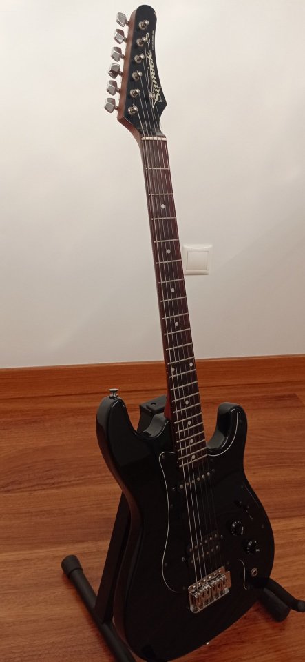 Guitarra eléctrica Samick antigua de segunda mano · Foto 2 de 8 · Cuenca · 120 €