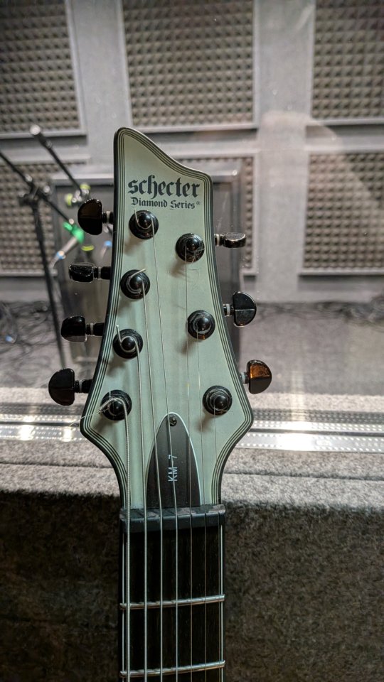 Schecter Keith Merrow KM-7 MK-I Trans White Satin + estuche original de segunda mano · Foto 4 de 5 · Ciudad Real · 875 €