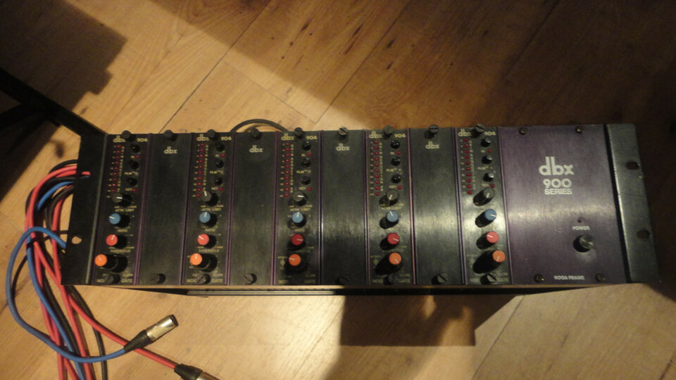 Rack y modulos dbx serie 900
