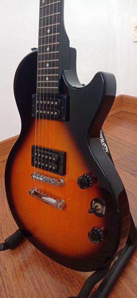 Guitarra eléctrica Epiphone Les Paul de segunda mano · Foto 4 de 8 · Cuenca · 130 €