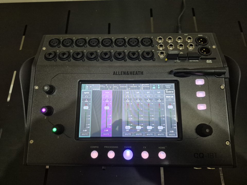 Allen & Heath CQ18T de segunda mano · Foto 4 de 10 · Lugo · 595 €