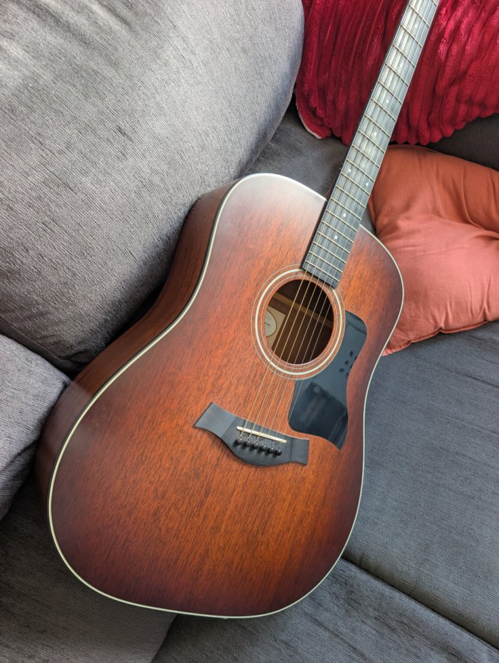 Guitarra acústica Taylor 320E de segunda mano · Foto 7 de 7 · A Coruña · 990 €