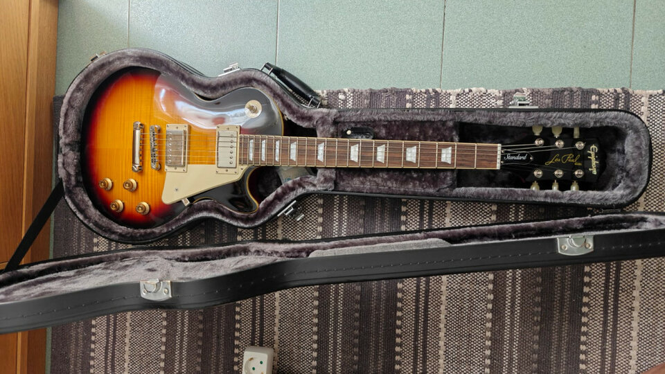 Epiphone Inspired by Gibson Les Paul Standard '50s Vintage Sunburst.
