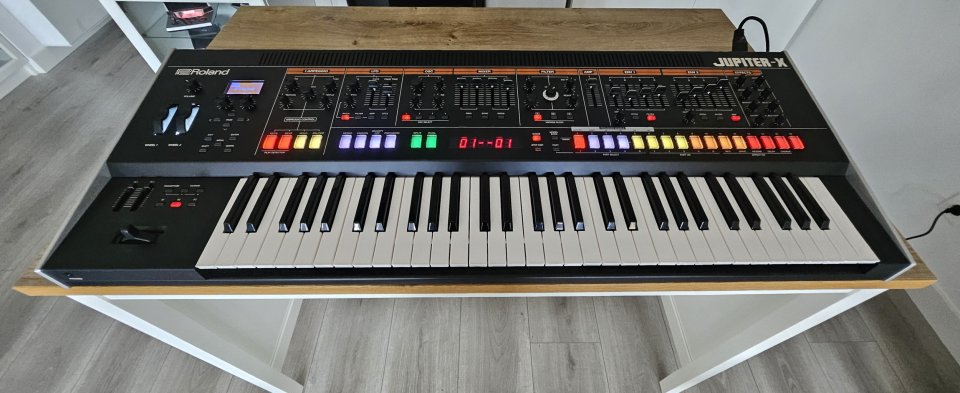 Teclado Sinte Roland Jupiter X