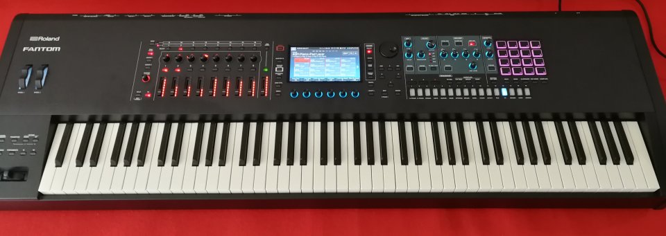 Roland Fantom 8