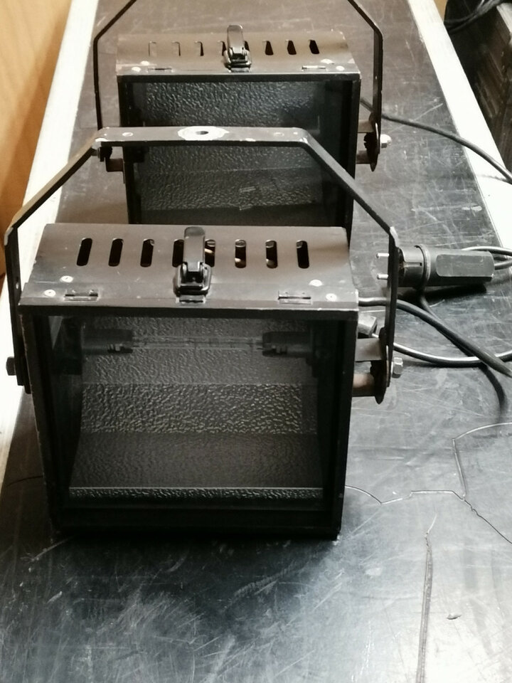 2 focos iluminación