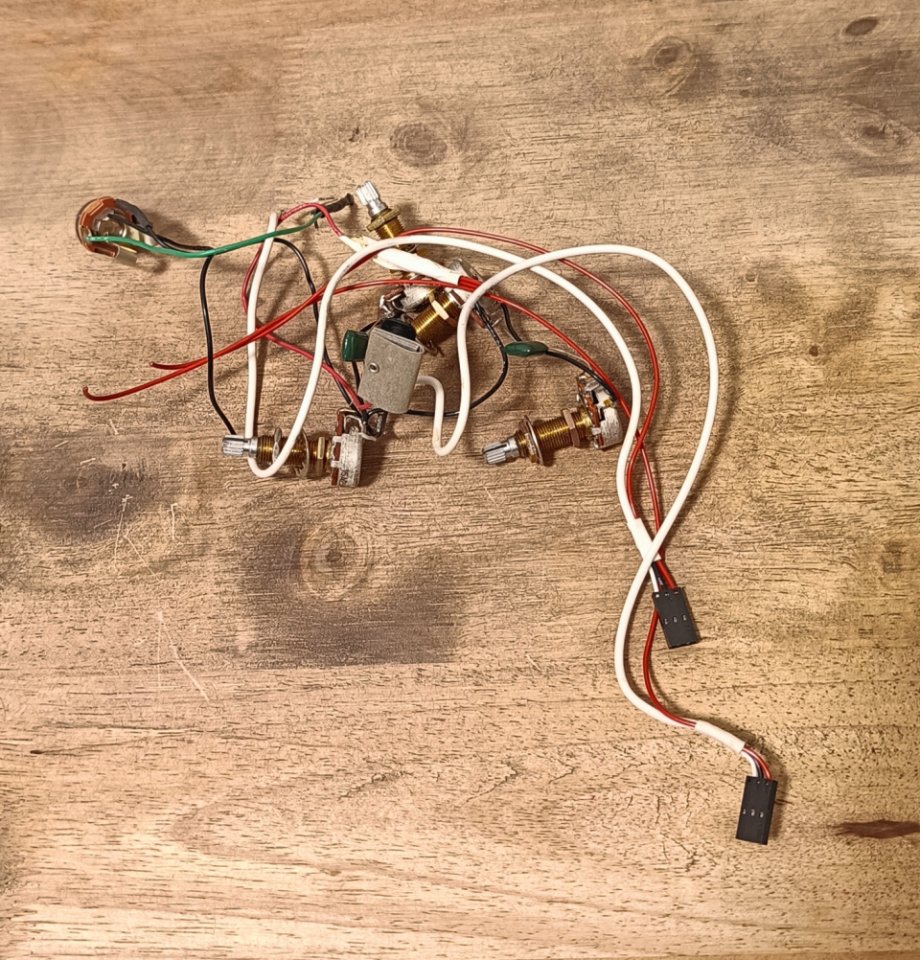 Pastillas EMG 81 85 y electrónica