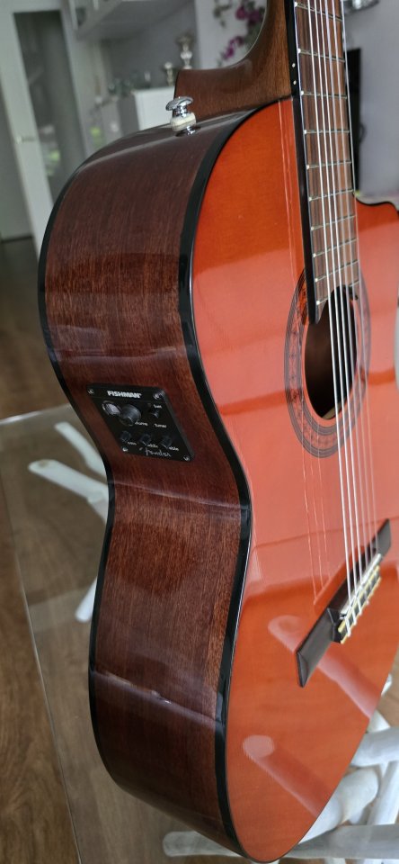 Guitarra electrificada clasica Fender de segunda mano · Foto 5 de 10 · Madrid · 190 €