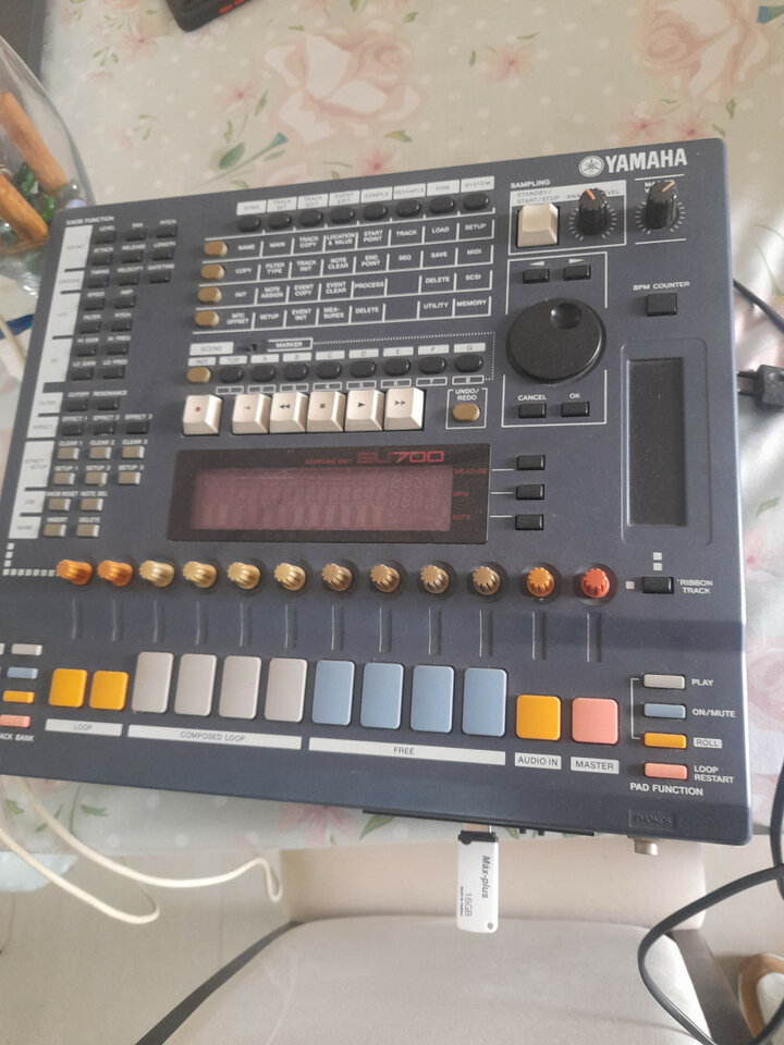 Yamaha Su 700 +usb floppy emulator VENDIDO