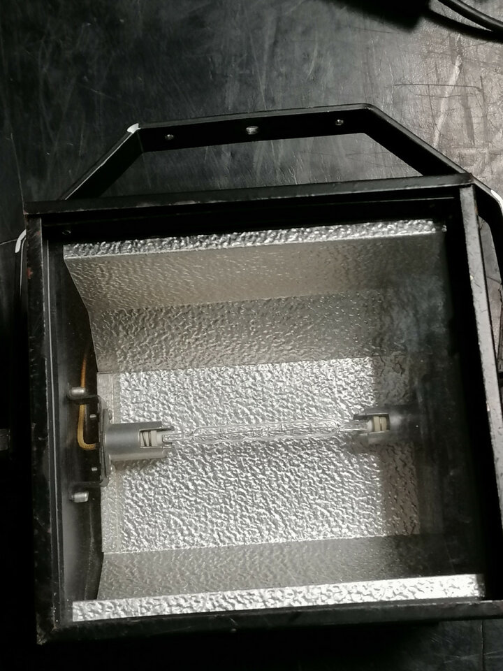 2 focos iluminación de segunda mano · Foto 2 de 5 · Madrid · 30 €