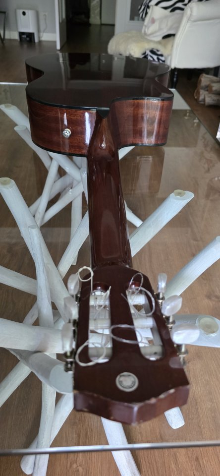 Guitarra electrificada clasica Fender de segunda mano · Foto 6 de 10 · Madrid · 190 €