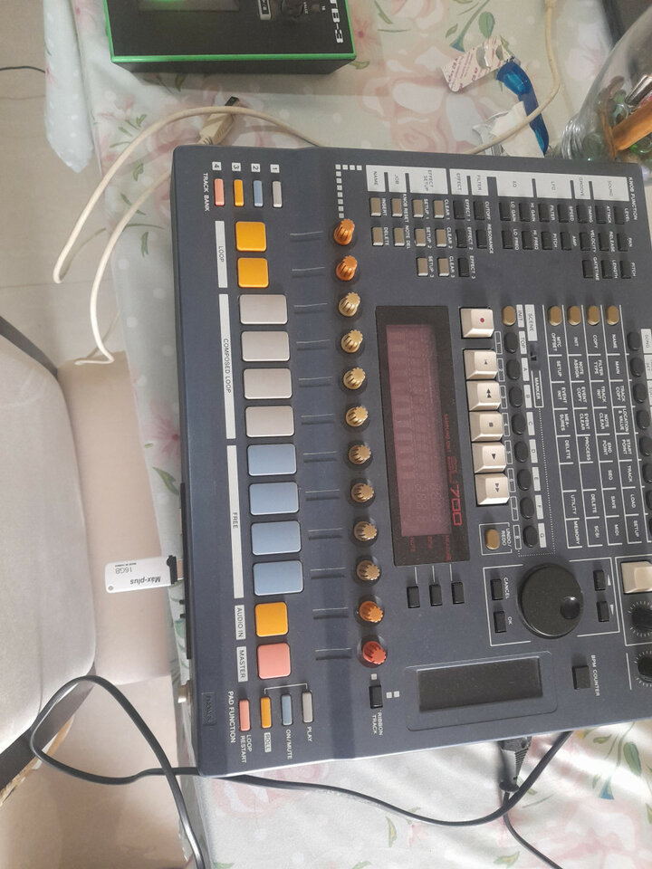 Yamaha Su 700 +usb floppy emulator VENDIDO de segunda mano · Foto 2 de 4 · Madrid · 330 €