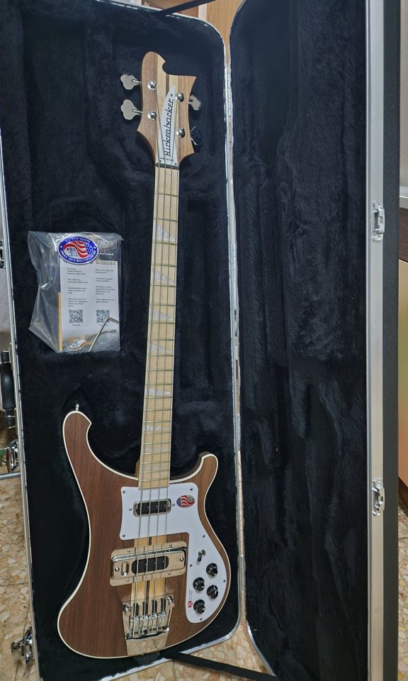 Rickenbacker 4003 Walnut 2026. Nuevo sin estrenar. de segunda mano · Foto 3 de 6 · Madrid · 2650 €