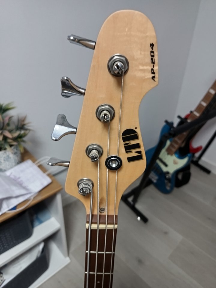 Bajo LTD AP-204 de segunda mano · Foto 3 de 4 · Granada · 300 €