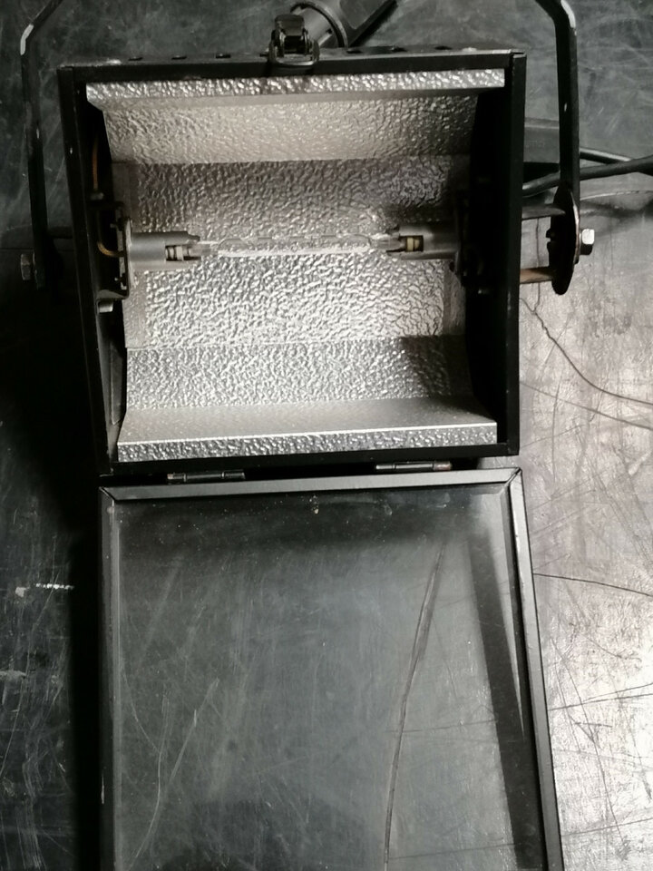 2 focos iluminación de segunda mano · Foto 4 de 5 · Madrid · 30 €