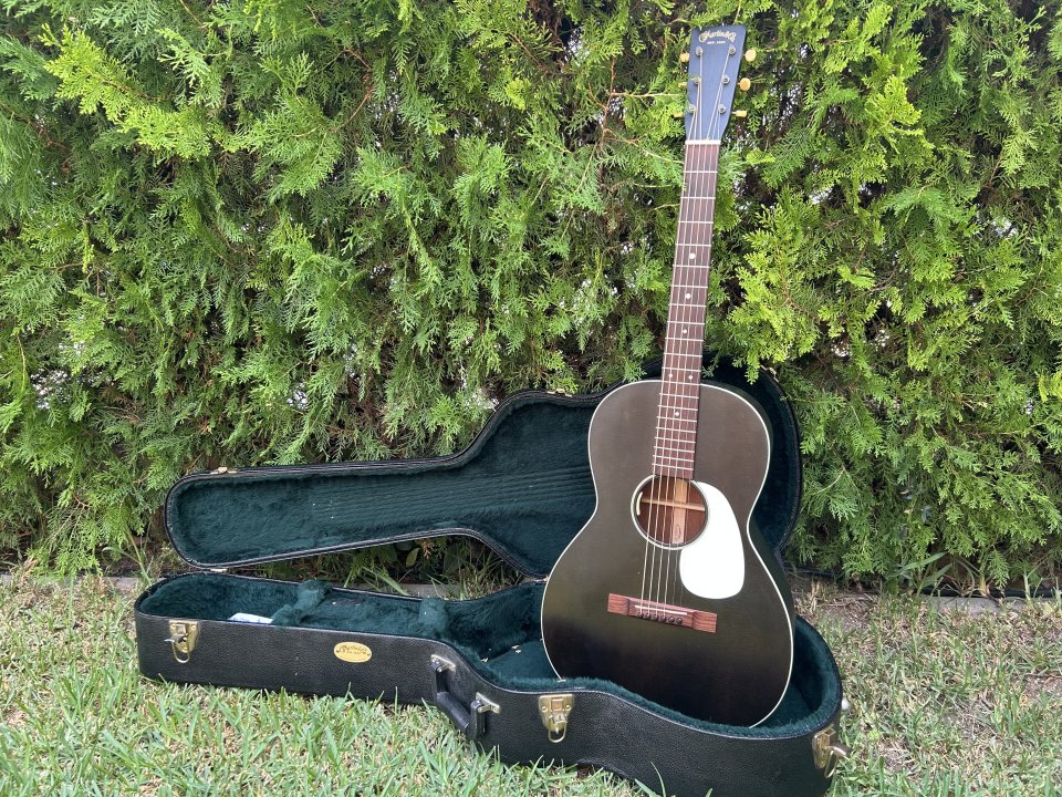 Rebaja! Guitarra acústica Martin 00-17S Black smoke con LR BAGGS