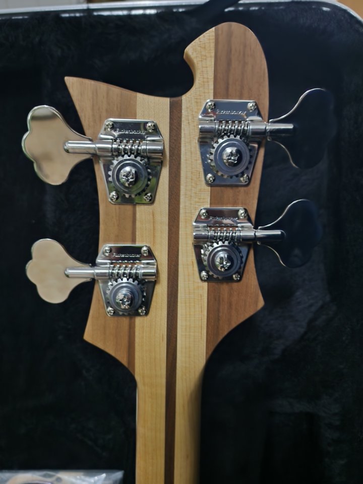 Rickenbacker 4003 Walnut 2026. Nuevo sin estrenar. de segunda mano · Foto 4 de 6 · Madrid · 2650 €