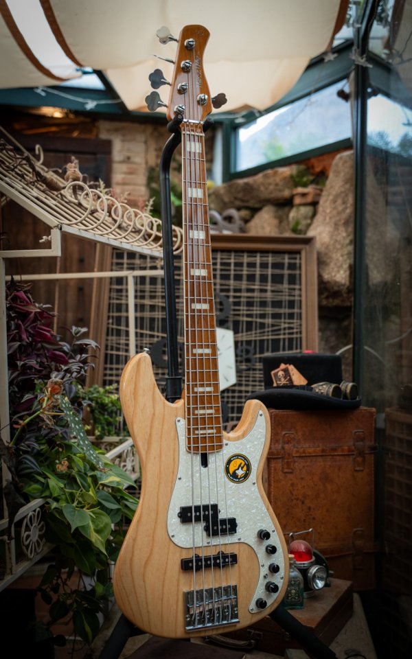 Sire Marcus Miller P8 5-String Bass – Ash – IMPOLUTO
