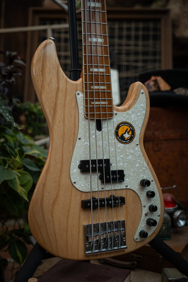 Sire Marcus Miller P8 5-String Bass – Ash – IMPOLUTO