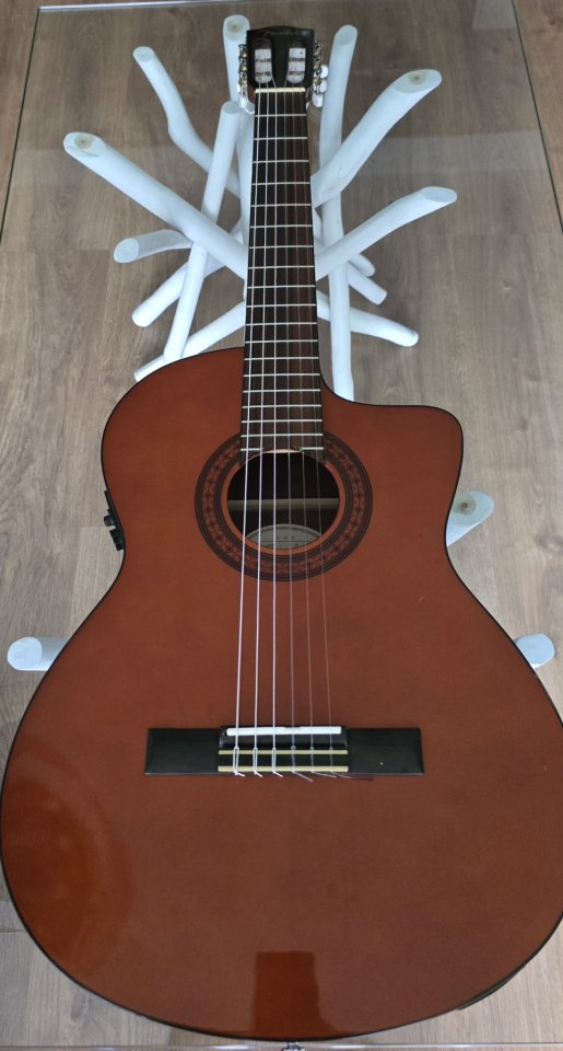 Guitarra electrificada clasica Fender de segunda mano · Foto 10 de 10 · Madrid · 190 €